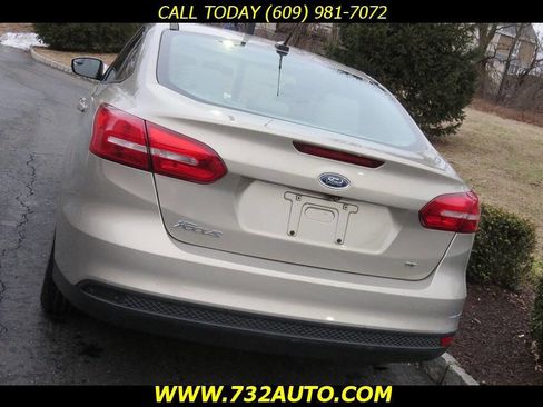 Used 2015 Ford Focus SE image 18