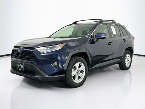 Used 2020 Toyota RAV4 XLE w/ Convenience Package AWD/4WD image 3