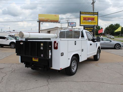 Used 2022 Ford F250 XL w/ Power Equipment Group RWD image 5