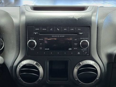 Used 2018 Jeep Wrangler Sport AWD/4WD image 19