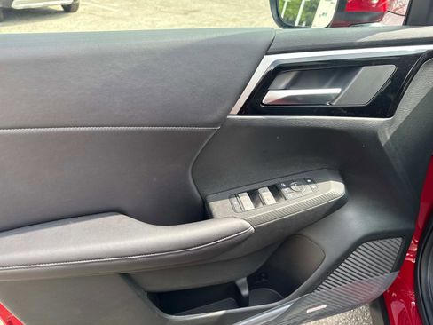 New 2025 Mitsubishi Outlander 4WD Plug-In Hybrid image 14