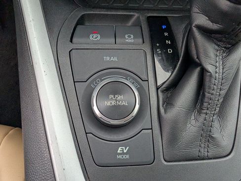 Certified 2021 Toyota RAV4 XLE Premium AWD/4WD image 27