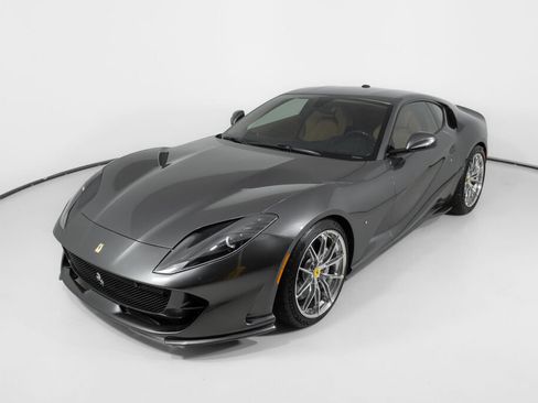 Used 2019 Ferrari 812 Superfast RWD image 2
