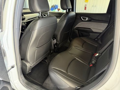 Used 2023 Jeep Compass Latitude AWD/4WD image 12