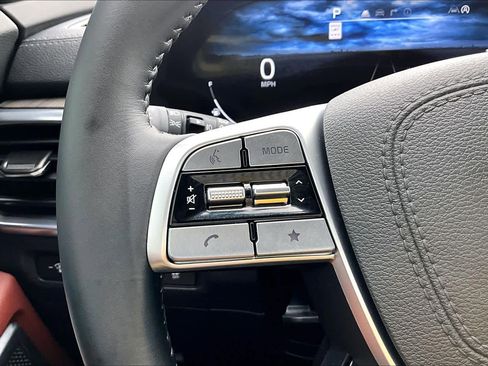 Used 2025 Kia Telluride SX w/ SX Captain's Chair Package FWD image 44