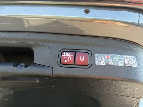 Used 2026 Mercedes-Benz GLE 350 4MATIC image 31