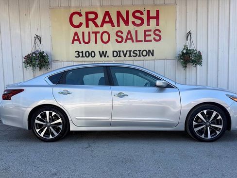 Used 2017 Nissan Altima 2.5 SR FWD image 6