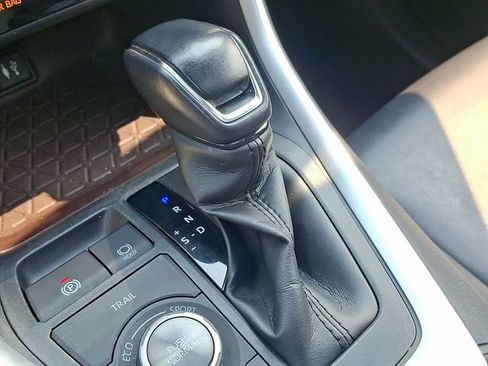 Used 2019 Toyota RAV4 Limited w/ Carpet Mat Package AWD/4WD image 15