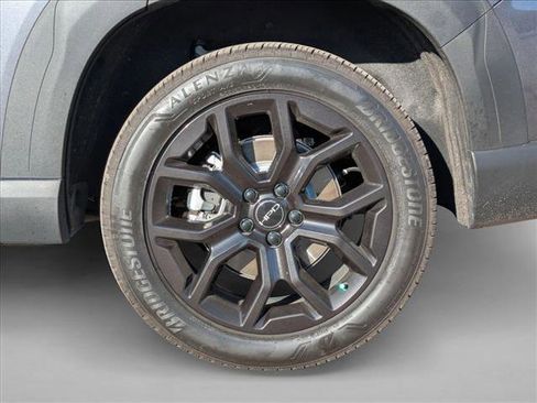 Used 2025 Honda Pilot Touring image 15