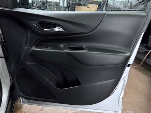 Used 2022 Chevrolet Equinox LT AWD/4WD image 15