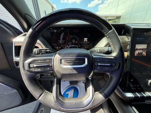 Used 2025 GMC Yukon Denali Ultimate AWD/4WD image 11