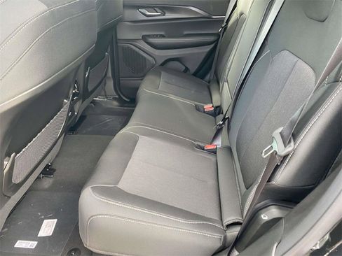 New 2025 Jeep Grand Cherokee Laredo image 10