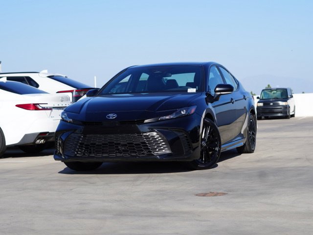Used 2025 Toyota Camry SE FWD image 4