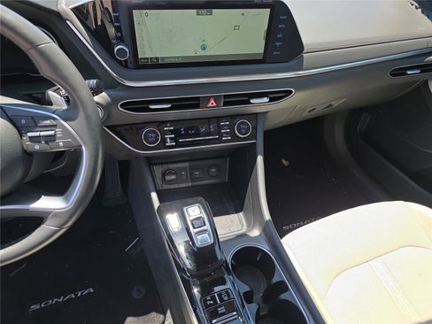 Certified 2022 Hyundai Sonata Limited w/ Preferred Accessory Package FWD image 19