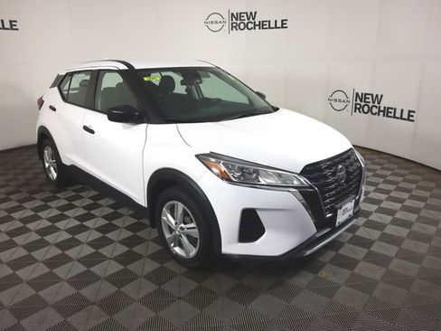 Used 2021 Nissan Kicks S image 3