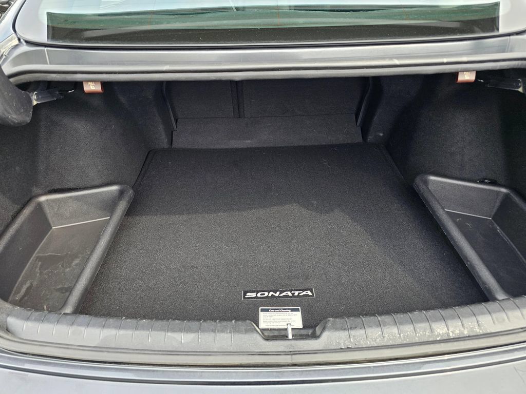 Used 2022 Hyundai Sonata Limited w/ Cargo Package FWD image 14