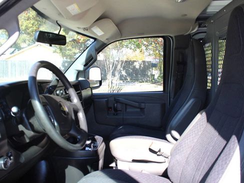 Used 2018 Chevrolet Express 2500 2500 3dr Cargo Van w/ Driver Convenience Package image 11