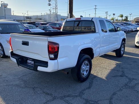 Used 2021 Toyota Tacoma SR w/ SR Convenience Package image 5