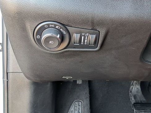 Used 2024 Jeep Compass Limited image 16