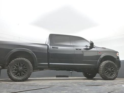 Used 2019 RAM 2500 Laramie w/ Black Appearance Package AWD/4WD image 34