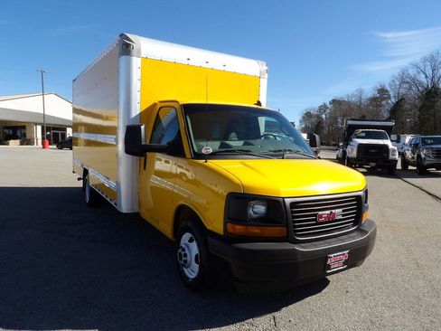 Used 2017 GMC Savana 3500 Extended image 11