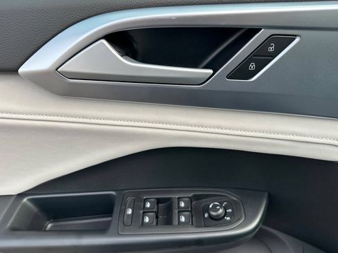 New 2026 Lincoln Nautilus Reserve w/ Jet Appearance Package AWD/4WD image 10