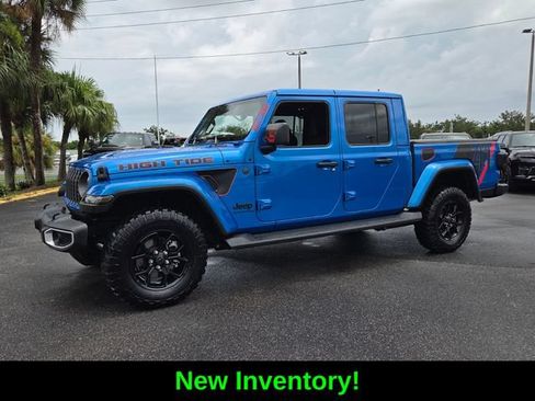 Certified 2025 Jeep Gladiator Sport AWD/4WD image 3