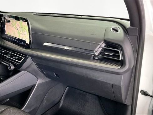 Used 2024 Chevrolet Traverse LT image 19