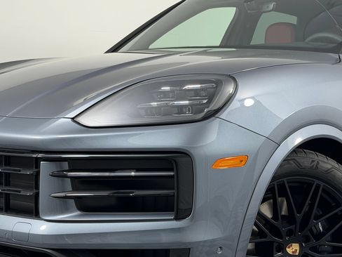 Certified 2026 Porsche Cayenne AWD/4WD image 11