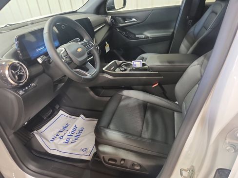 New 2026 Chevrolet Equinox LT w/ Convenience Package II image 12
