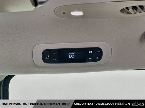 Used 2017 Chrysler Pacifica Touring-L FWD image 24