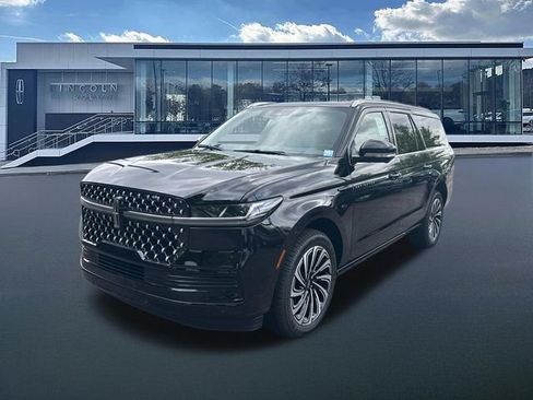 New 2026 Lincoln Navigator L Black Label AWD/4WD image 3