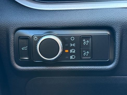 Used 2023 Ford Explorer XLT AWD/4WD image 33