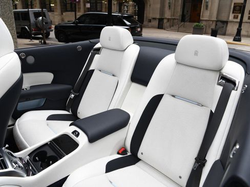 Used 2020 Rolls-Royce Dawn image 10