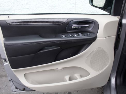 Used 2014 Dodge Grand Caravan SE w/ Quick Order Package 29E SE FWD image 9