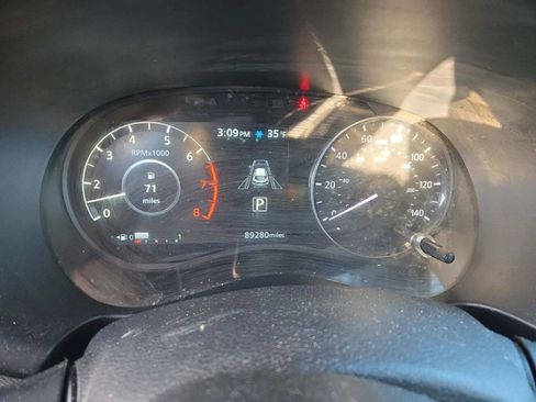 Used 2022 Nissan Kicks SV image 5