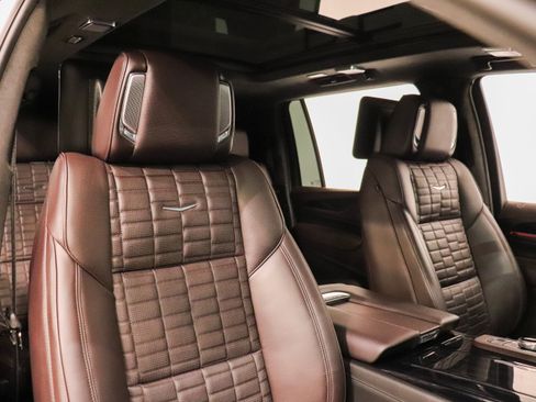 Used 2024 Cadillac Escalade ESV V w/ LPO, ONYX Package image 16