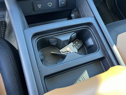 Used 2023 Land Rover Defender 110 X-Dynamic SE image 18