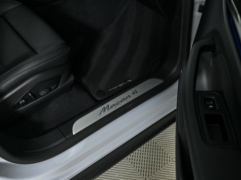 New 2025 Porsche Macan 4 Electric image 26