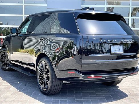 New 2026 Land Rover Range Rover Long Wheelbase SE AWD/4WD image 3