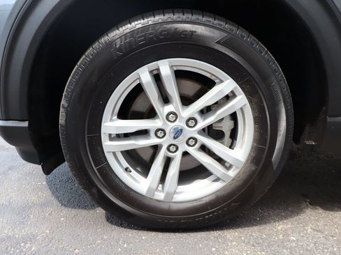 Used 2024 Ford Explorer XLT AWD/4WD image 11