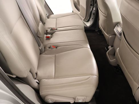Used 2017 Toyota Highlander Plus FWD image 15