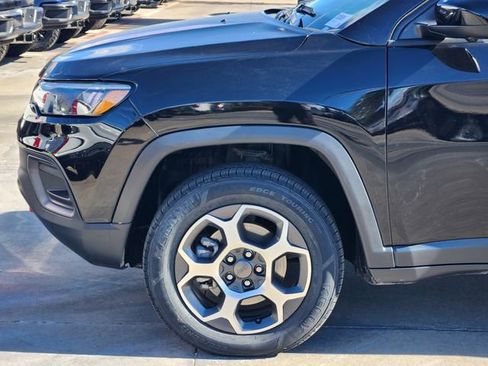 Used 2022 Jeep Compass Trailhawk w/ Trailhawk Elite Group image 9