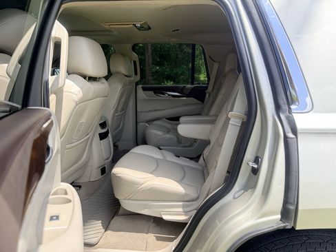 Used 2017 Cadillac Escalade Premium Luxury AWD/4WD image 14