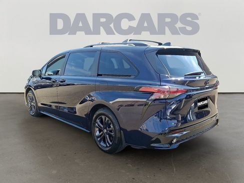 Used 2026 Toyota Sienna XSE image 4