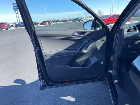 Used 2018 Volkswagen Tiguan SE w/ Panoramic Sunroof Package image 20