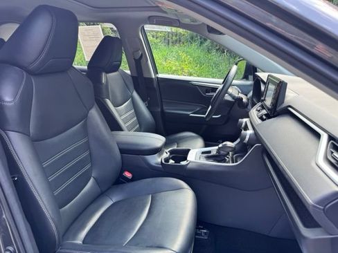 Used 2021 Toyota RAV4 XLE Premium AWD/4WD image 21