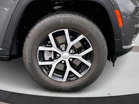 Certified 2024 Jeep Grand Cherokee L Limited w/ Luxury Tech Group II image 36