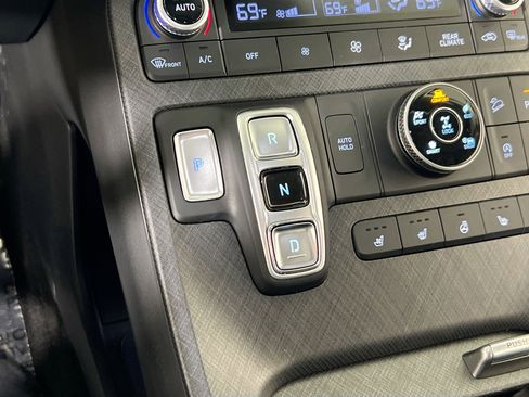 Used 2023 Hyundai Palisade Limited w/ Winter Package image 17