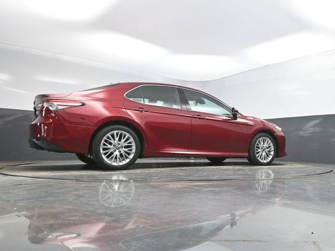 Used 2020 Toyota Camry XLE FWD image 40